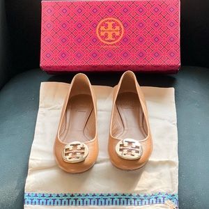 Textured Leather Tan Tory Burch Flats with Gold Hardware